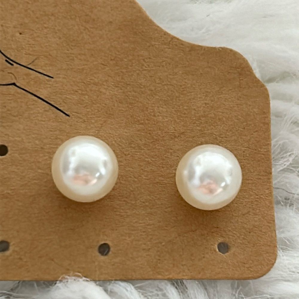 Pearl earrings 